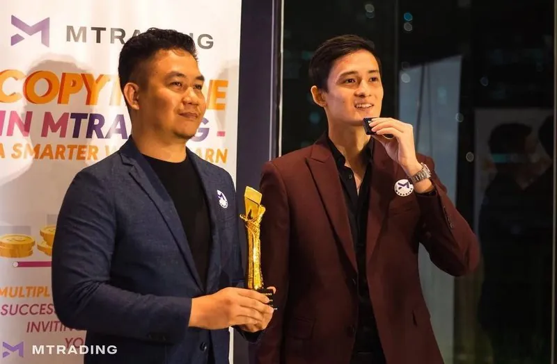 MTRADING award stage